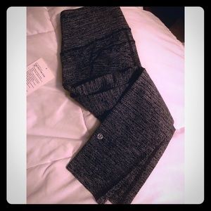 Lululemon 4 Black / White Crop High Rise Leggings